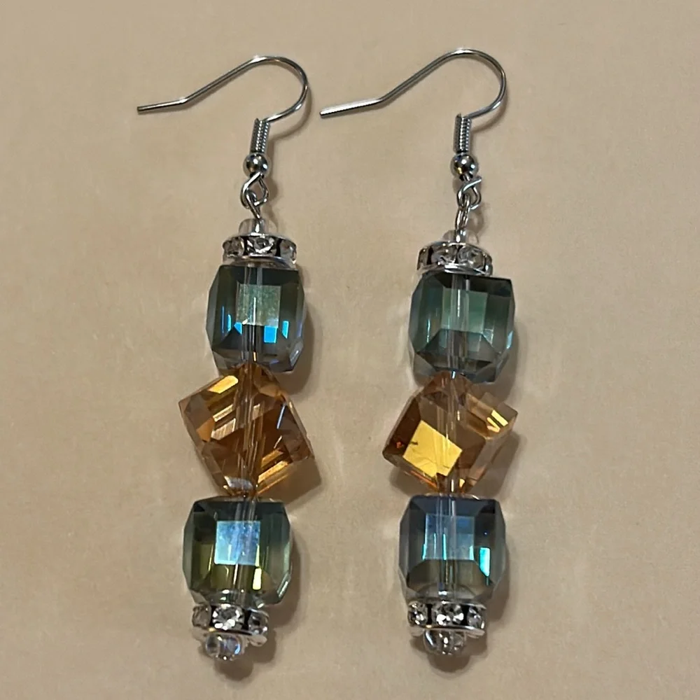 Handmade 💚 Green and Gold Faceted Beaded Rondelle Earrings - Picture 3 of 3